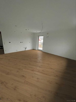 Erstbezug: Moderne 2,5-Zi.-Wohnung mit Balkon