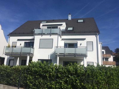 Luxuriöse, neuwertige 2-Zimmer-Wohnung mit Balkon in Günding