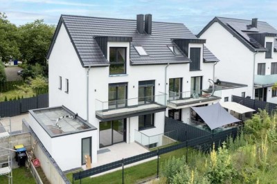 Erstbezug: Geräumige 6-Zimmer-Doppelhaushälfte mit gehobener Innenausstattung in Meerbusch