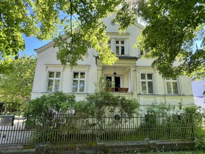 Herrschaftliches Gutshaus -  ca. 400 m² Wohnfläche  ca. 6.500 m² idyllisches Grundstück