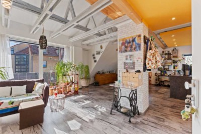 Helle und moderne Dachgeschosswohnung mit Loggia in gepflegtem Mehrfamilienhaus