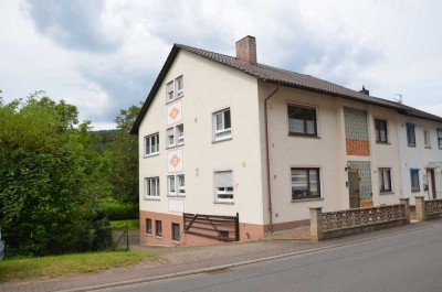 *HTR Immobilien GmbH* Geräumiges Zweifamilienhaus in schöner, ruhiger Lage!