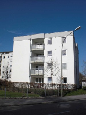 Schön geschnittene, großzügige 2-Zimmer-Wohnung mit West-Loggia in hervorragender Lage