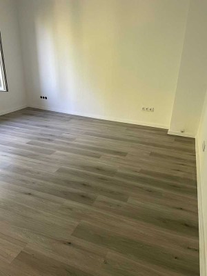3-Zimmer, 3. Etage, Balkon, ruhig, Erstbezug nach Renovierung, Garage möglich