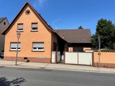 Einfamilienhaus und Scheune mit Potenzial