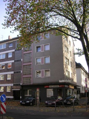 Renovierte Wohnung für Familie oder WG mit Balkon