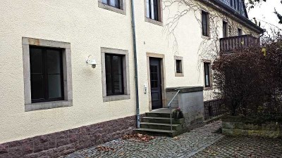 Schicke DG-Wohnung mit Einbauküche und Balkon !!!