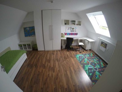 Maisonettewohnung im DG, gr. Süd-West-Balkon, Ruhiglage, sehr gut geschnitten, teilw. Parkett