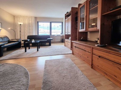 Schöne, helle 2 Zimmer Wohnung, 64 qm, inklusive Einbauküche, Bad,  Abstellkammer und Stellplatz