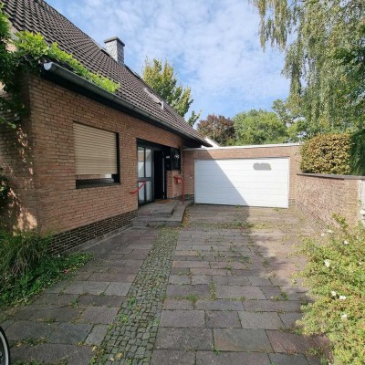 Nähe Düsseldorf - großes freistehendes Haus