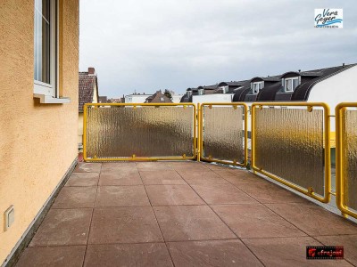 Helle, freundliche 3 ZW (1.OG), großer sonniger Balkon, Tageslichtbad, G-WC, Kfz.-Platz in Hof.