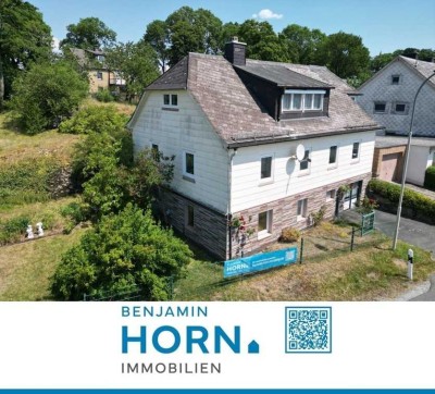Wohnhaus mit Garten und Baugrundstück