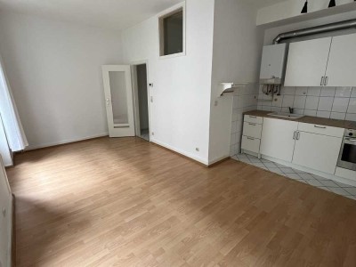 Kleine und ruhige 1 ZKB Wohnung im Hinterhaus