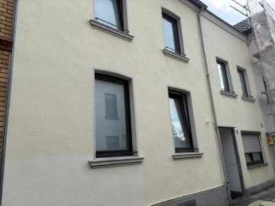 Mehrfamilienhaus mit 8 Garagen in Königswinter
