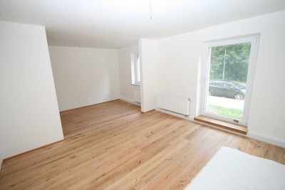 Kernsanierte, moderne 2,5 ZKB mit Balkon - Augsburg Firnhaberau