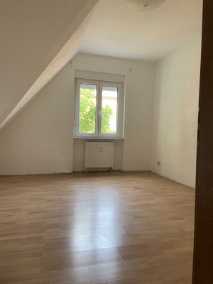 Ansprechende DG-Wohnung mit drei Zimmern in Mannheim