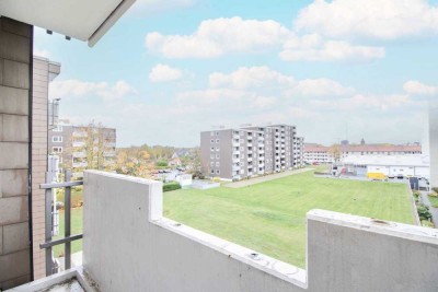 Attraktive 2-Zimmer-Wohnung mit Aufzug, Loggia und Entwicklungspotenzial