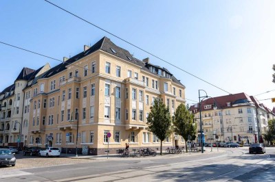 Individuelle 2-Zimmer-DG-Wohnung mit Eckbadewanne Nähe Hassel!