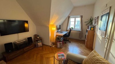 Zwischenmiete für zwei Monate: Dachgeschosswohnung in München-Thalkirchen (befristet!)