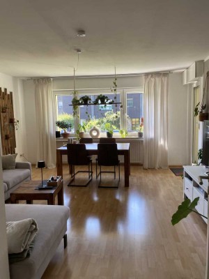 Geschmackvolle 3-Raum-Erdgeschosswohnung mit Balkon, Garage und Einbauküche in Köln Wahnheide