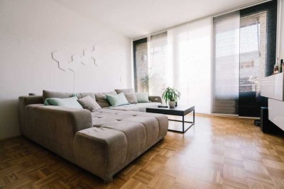 Freundliche 2,5-Zimmer-DG-Wohnung mit gehobener Innenausstattung mit Balkon und EBK in Schwülper