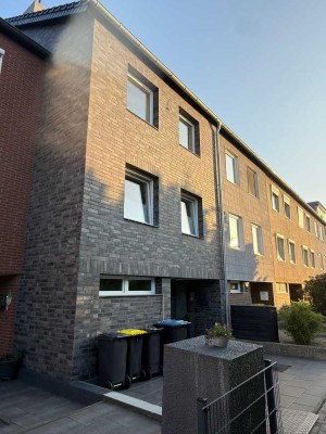 Schönes und neuwertiges 6-Raum-Reihenhaus mit gehobener Innenausstattung in Garbsen