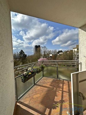 Kapitalanlage: Vermietetes 1-Zimmer-Apartment mit Balkon und Garage