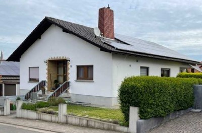 8-Zimmer-Einfamilienhaus u. PV-Anlage in Bockenheim a.d. Weinstr.