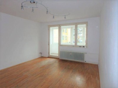 2-Zimmer Eigentumswohnung mit Loggia im Erdgeschoss