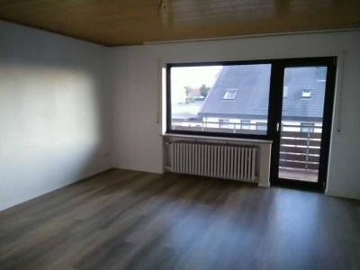 Gepflegte 4- Zimmerwohnung mit Balkon und EBK in Giebelstadt