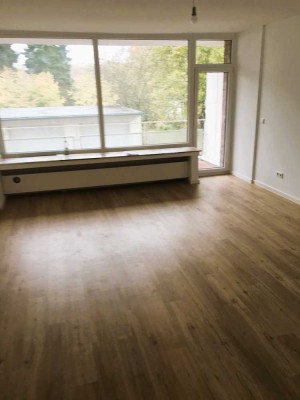 kl. helles renoviertes Apartment mit gr. Balkon in Erkrath-Millrath