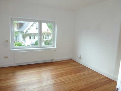 Hamburg-Blankenese: 3-Zi.-Altbau-Wohnung m. großem Balkon