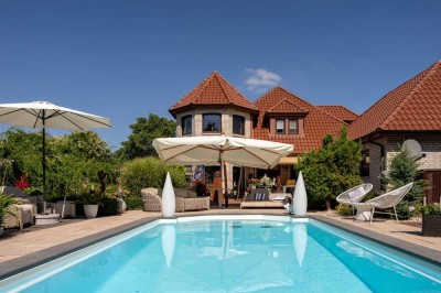 Poolvilla mit Traumgarten