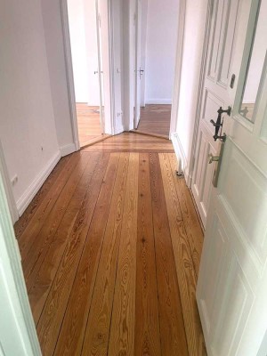 Schicke 3-Zimmer Altbau Wohnung mit Einbauküche