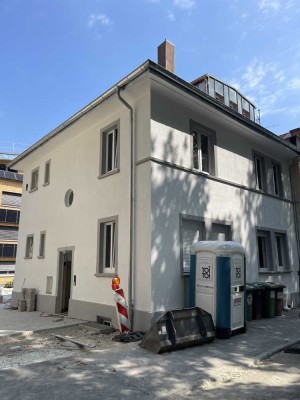 Erstbezug nach Kernsanierung – Moderne 3-Zimmer-Wohnung mit XXL-Stellplatz & bis zu 3 m Deckenhöhe!