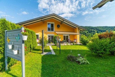 " PRIVATVERKAUF " Gepflegtes Haus am Wörthersee zwischen Velden / Pörtschach am Waldrand mit toller Terrasse, Doppelcarport, Nebengebäude/ Werkstatt, Garten, Moderner Dachboden, nutzbar als Appartement, Home Office, Labor, Atelier, Fotostudio etc.