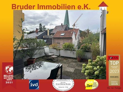 Heidelberg-Altstadt: 2 ZKB mit großer Terrasse, voll möbliert, ruhig, aber mitten im Leben, auch WG