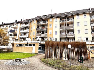 Stuttgart-West: Großzügige 2-Zimmerwohnung mit Balkon, Aussicht und TG-Platz