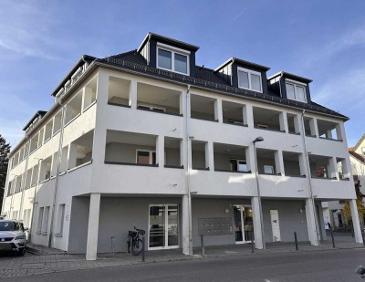 Helle und moderne 2-Zi-Wohnung mit Balkon