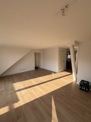 Lichtdurchflutete 2,5-Raum-DG-Wohnung mit Südbalkon in Villingen