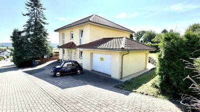 Exklusives Einfamilienhaus mit großem Garten in idyllischer Sackgassenlage