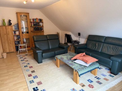 Gemütliche und große 3-Zimmer-Dachgeschosswohnung mit Balkon in kleiner Wohneinheit