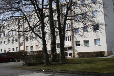 Zentral gelegene, helle, sehr große 1-Zimmer-Whg., West-Balkon mit Abendsonne