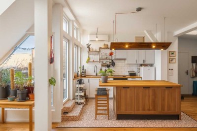 Helles Penthouse im Wrangelkiez: 2/3 Zimmer mit sonniger Terrasse in bester Kreuzberger Lage