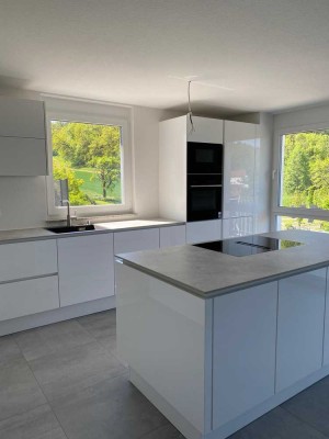 Elegante 4-Zimmer-Wohnung im 2. OG mit Balkon in Weissach