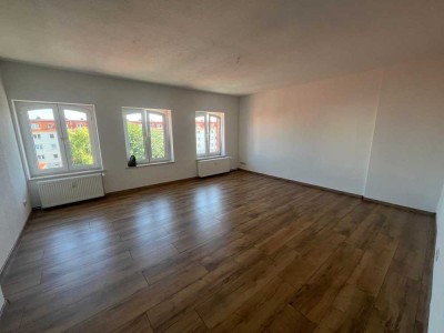 Individuelle 5 Raum-Wohnung im Zentrum von Burg