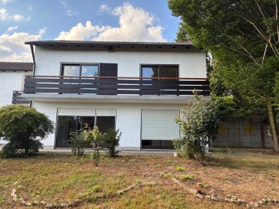 Charmantes Einfamilienhaus mit Garten und altem Baumbestand