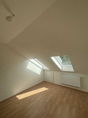 Erstbezug: Geschmackvolle 3-Raum-DG-Wohnung mit gehobener Innenausstattung in Trostberg
