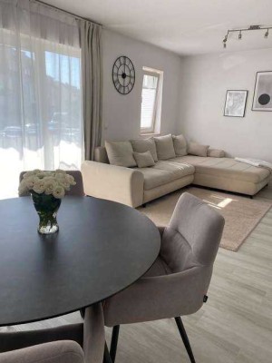 Modernisierte Wohnung mit zwei Zimmern sowie Balkon und EBK in Bremen