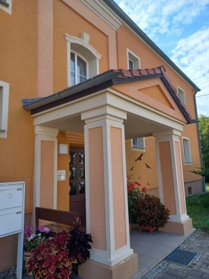 Du suchst eine moderne, sanierte 2-Zi-Wohnung in einer ruhigen Gegend?